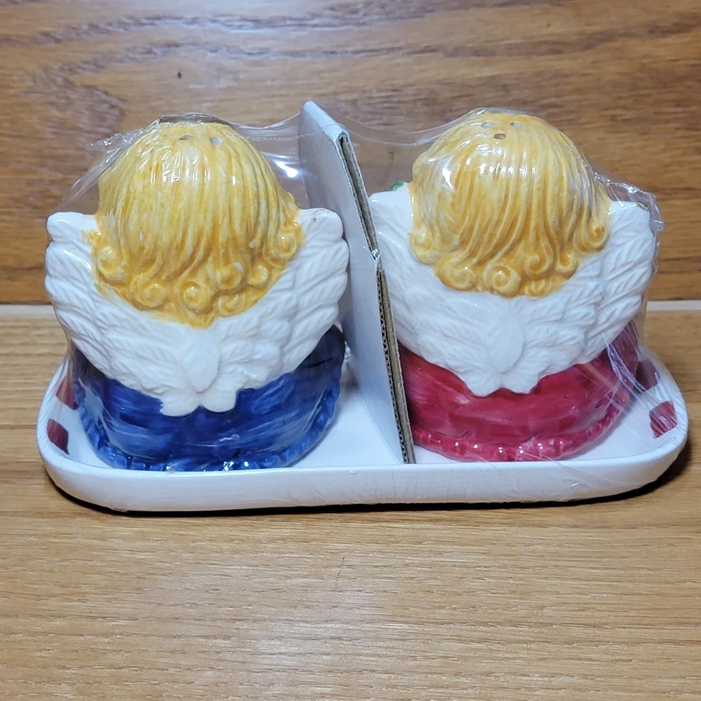 New Vintage Christmas Angels Salt and Pepper Shaker Set With Tray.